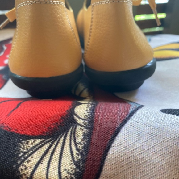 Yellow Suede and Leather Lace Up Shoes - Picture 4 of 7